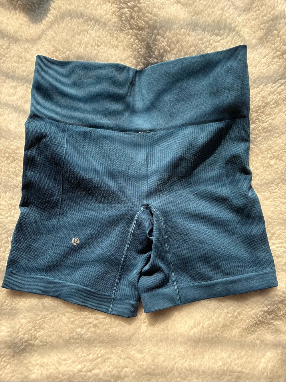 Lululemon Running High-Rise Shorts size 6 - Picture 2 of 6